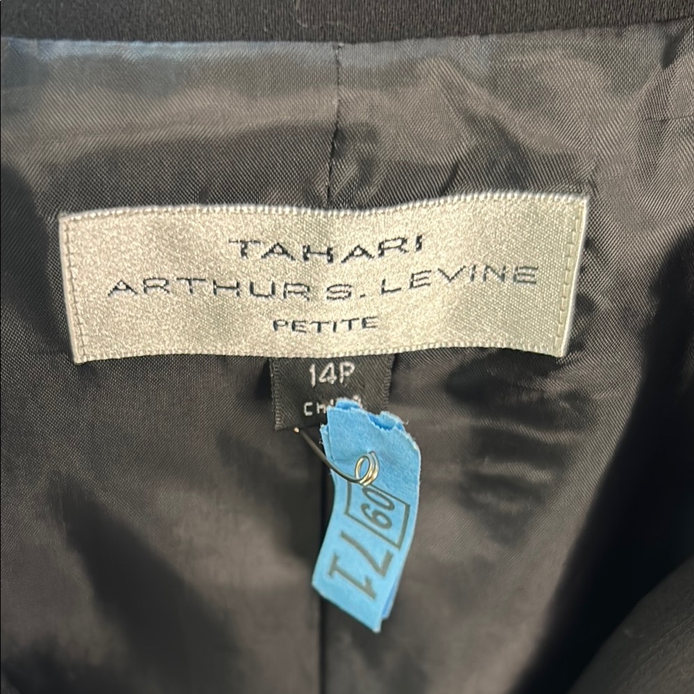 Tahari Black Blazer 14P - Picture 2 of 5